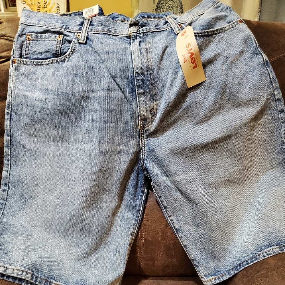 NWT MENS LEVIS JEAN SHORTS